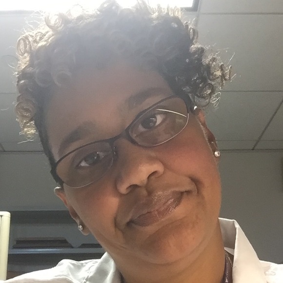 Meet your Posher, Linette - Picture 1 of 1